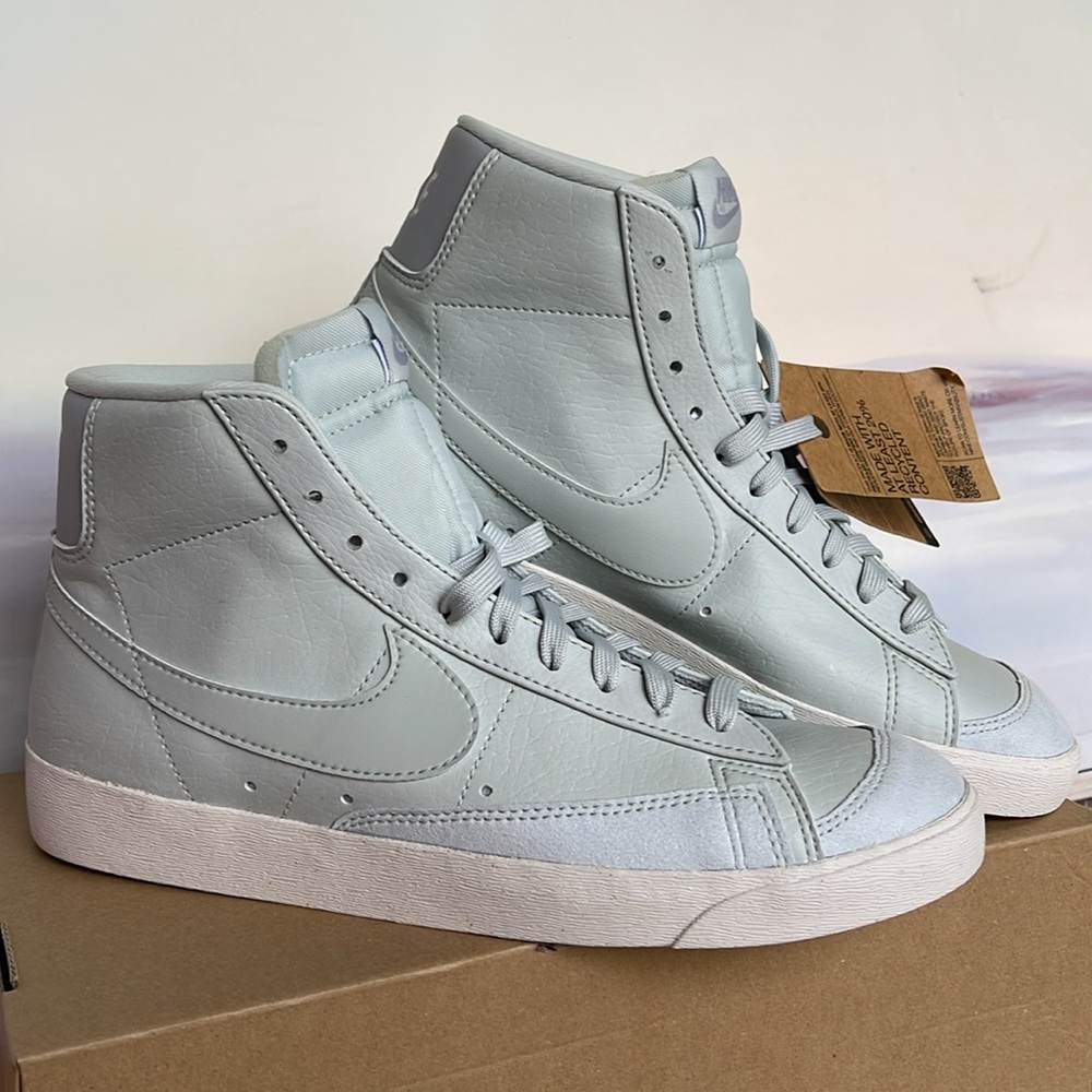 NIKE WMNS BLAZER MID '77 NEXT
NATURAL 
LIGHT SILVER/LIGHT SILVER-WOLF GREY - Picture 5 of 16